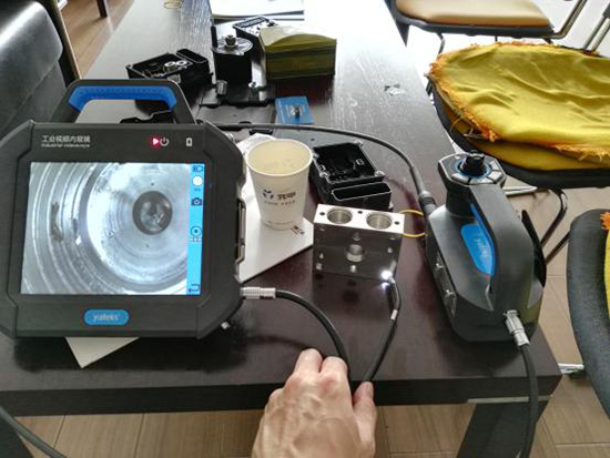 用亞泰光電工業(yè)內(nèi)窺鏡查看旁路支管等加工情況，毛刺及殘缺部位